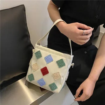 Krepšys Moterų maišas Pavasarį ir vasarą 2023 naujas mados kontrasto spalvų paprastas laisvalaikio krepšys mažų dizaino cross-kūno kibirą, maišą
